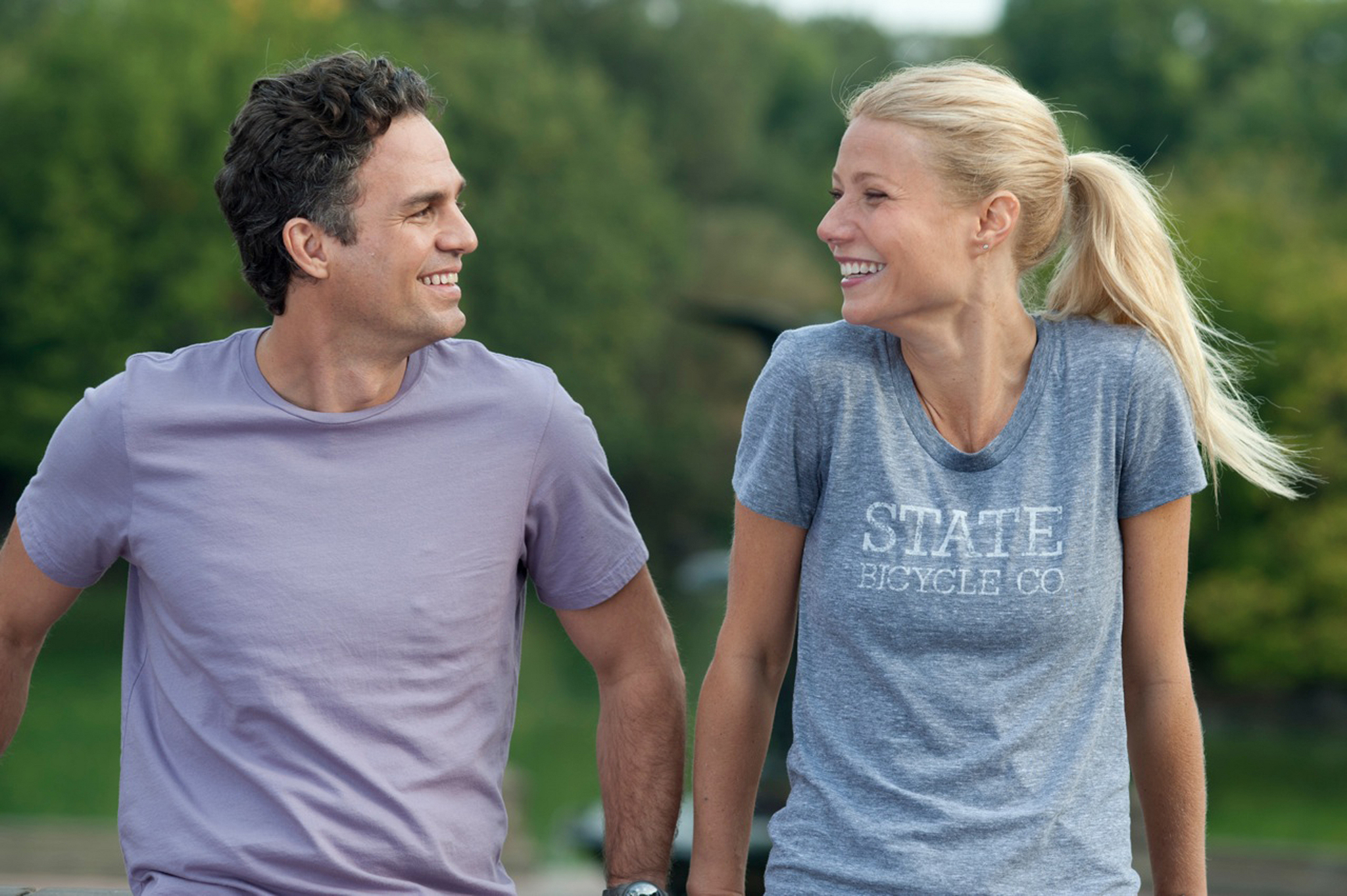 Still of Gwyneth Paltrow and Mark Ruffalo in Thanks for Sharing (2012)