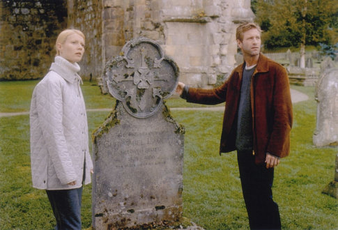 Still of Gwyneth Paltrow and Aaron Eckhart in Possession (2002)