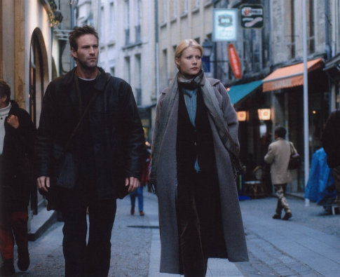 Still of Gwyneth Paltrow and Aaron Eckhart in Possession (2002)