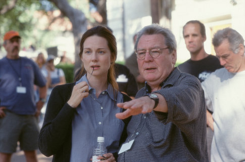 Alan Parker and Laura Linney in The Life of David Gale (2003)