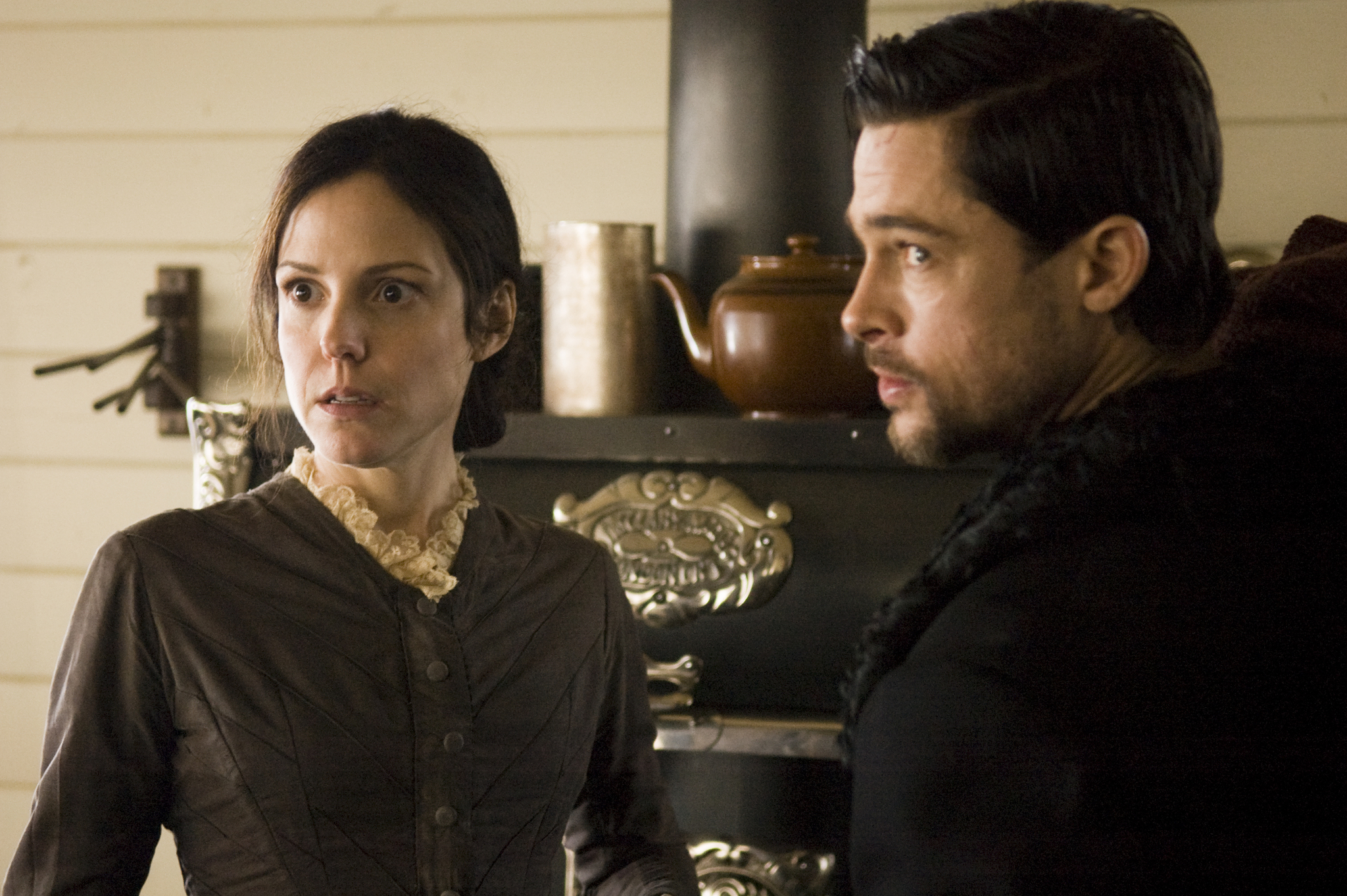 Still of Brad Pitt and Mary-Louise Parker in The Assassination of Jesse James by the Coward Robert Ford (2007)