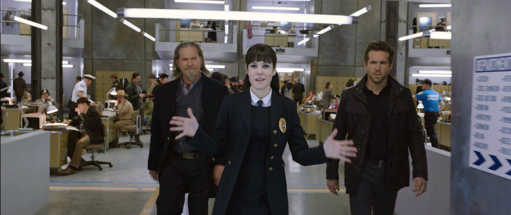 Still of Jeff Bridges, Mary-Louise Parker and Ryan Reynolds in R.I.P.D. (2013)