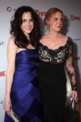 Mary-Louise Parker and Elizabeth Perkins at event of The 66th Annual Golden Globe Awards (2009)