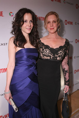 Mary-Louise Parker and Elizabeth Perkins at event of The 66th Annual Golden Globe Awards (2009)
