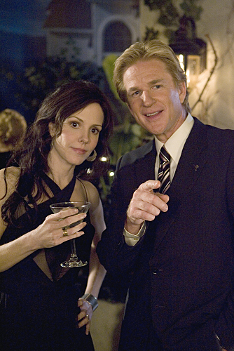 Still of Mary-Louise Parker in Weeds (2005)