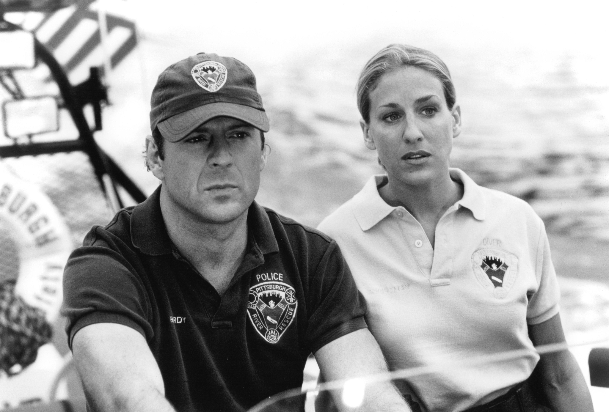 Still of Bruce Willis and Sarah Jessica Parker in Striking Distance (1993)