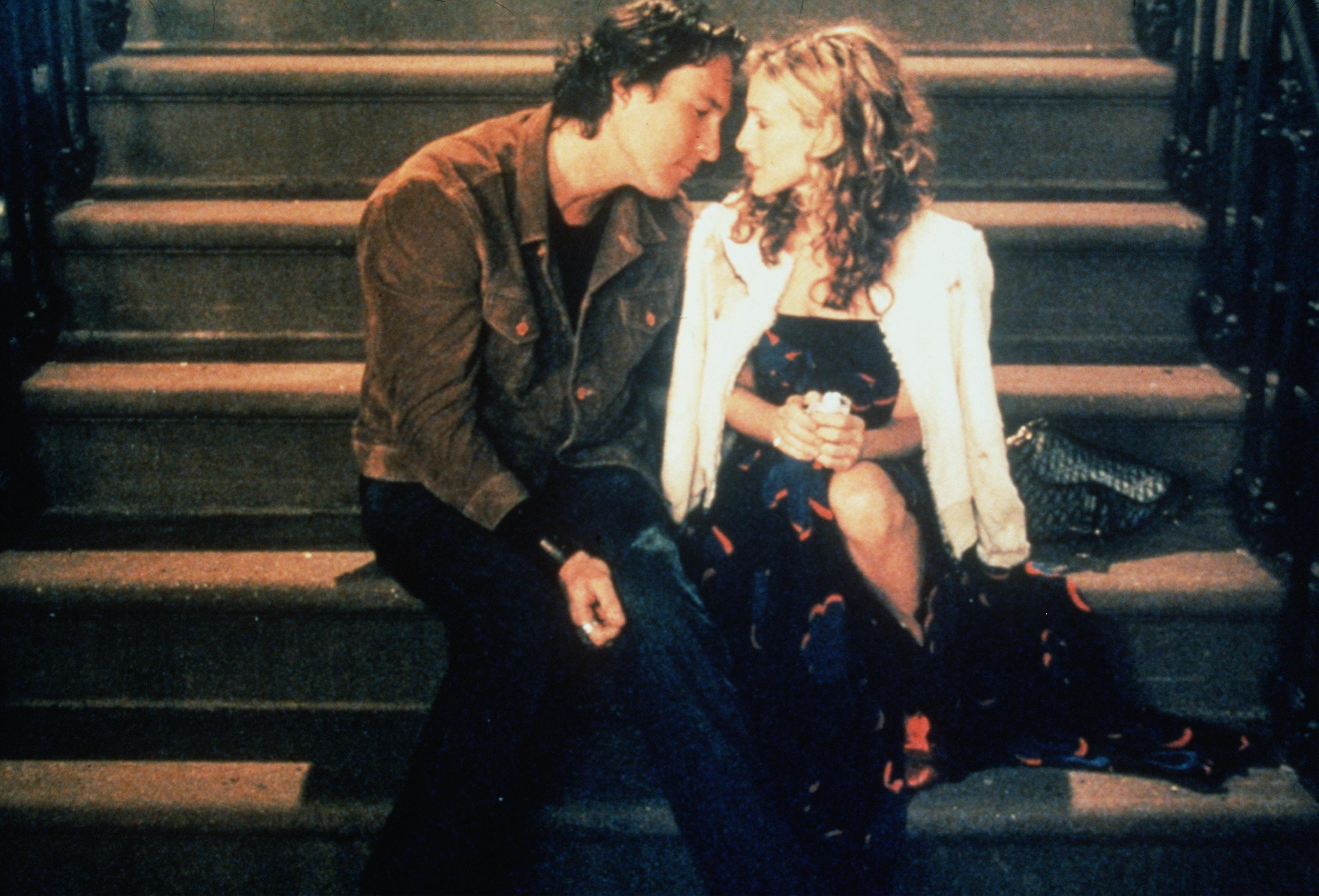 Still of Sarah Jessica Parker and John Corbett in Sex and the City (1998)
