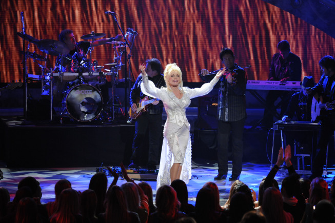 Still of Dolly Parton in American Idol: The Search for a Superstar (2002)