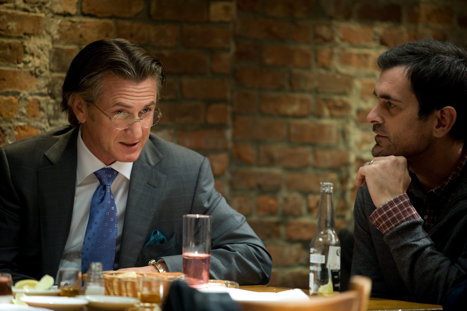 Still of Sean Penn and Ty Burrell in Fair Game (2010)