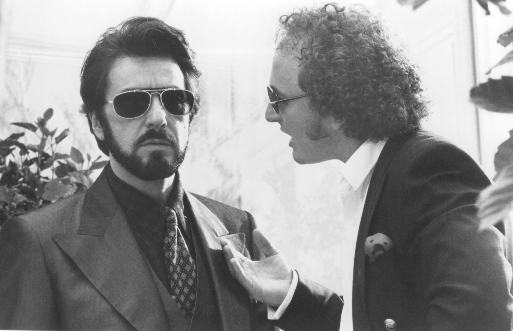 Still of Al Pacino and Sean Penn in Karlito kelias (1993)