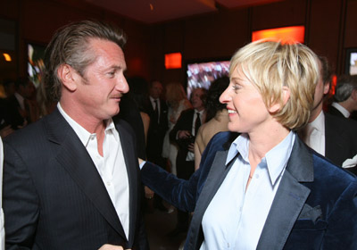 Sean Penn and Ellen DeGeneres at event of The 79th Annual Academy Awards (2007)