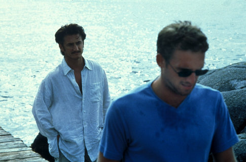 Still of Sean Penn and Josh Lucas in The Weight of Water (2000)