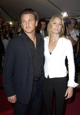 Sean Penn and Robin Wright at event of White Oleander (2002)