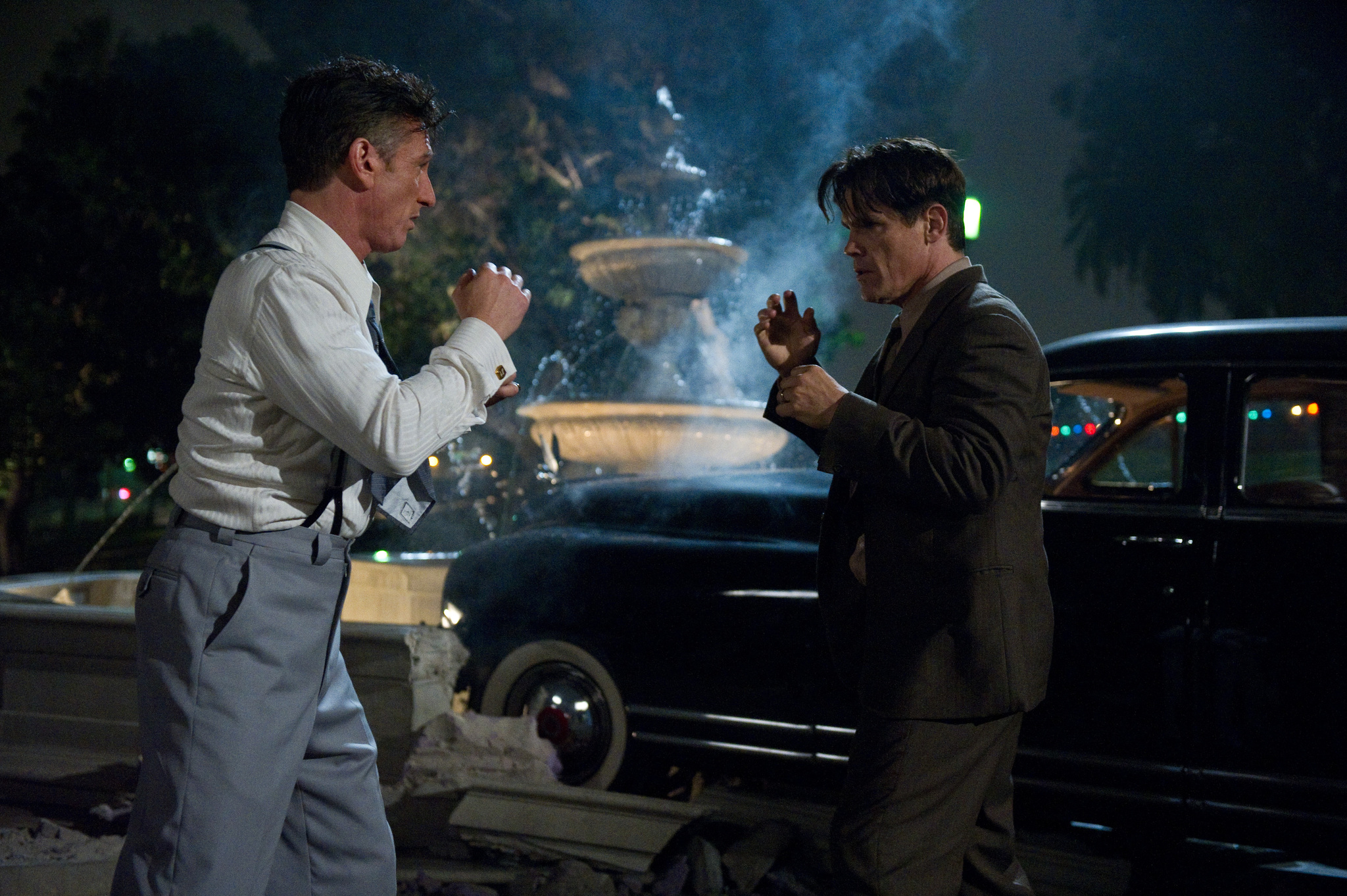 Still of Sean Penn and Josh Brolin in Gangsteriu medziotojai (2013)