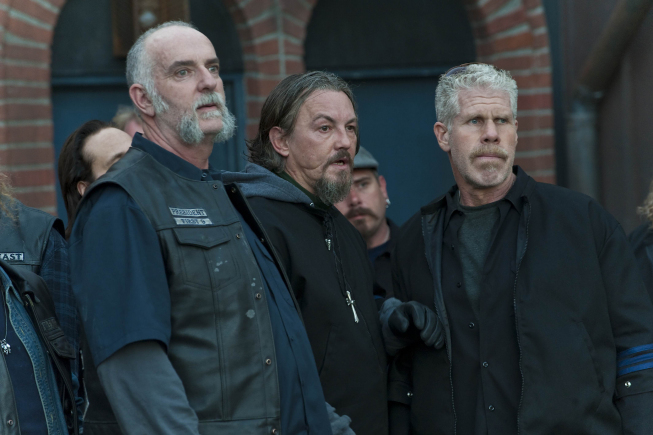 Still of Ron Perlman and Tommy Flanagan in Sons of Anarchy (2008)
