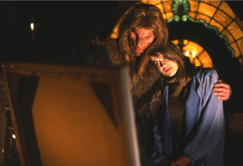 Still of Linda Hamilton and Ron Perlman in Beauty and the Beast (1987)
