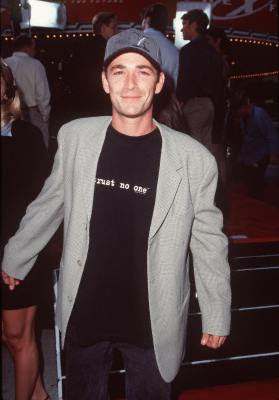 Luke Perry at event of The X Files (1998)