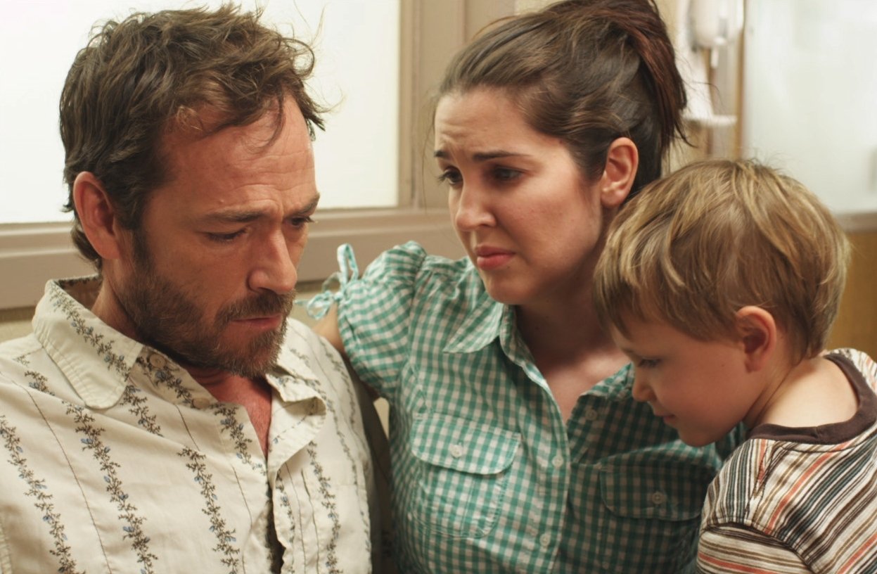 Still of Luke Perry, Hunter Wallace and Breann Johnson in Red Wing (2013)