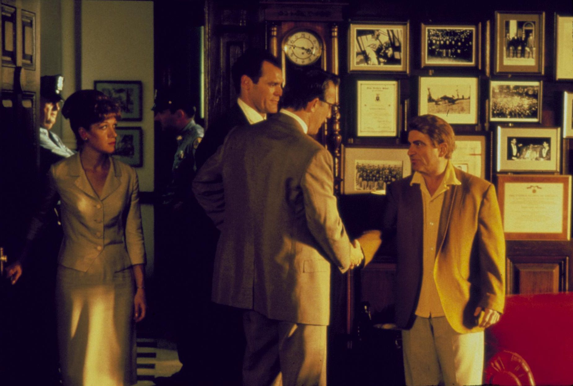 Still of Kevin Costner, Joe Pesci and Jay O. Sanders in JFK (1991)