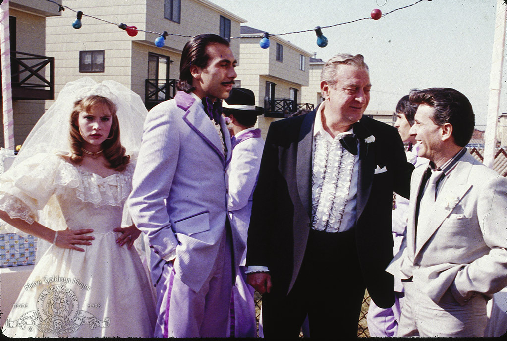 Still of Jennifer Jason Leigh, Joe Pesci, Rodney Dangerfield and Taylor Negron in Easy Money (1983)