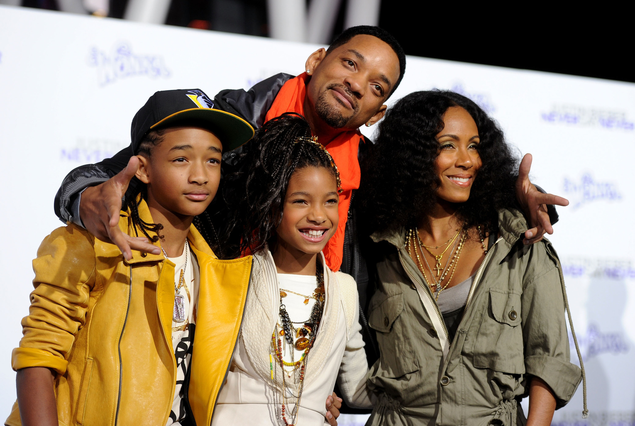 Will Smith, Jada Pinkett Smith, Jaden Smith and Willow Smith at event of Justin'as Bieber'is: niekada nesakyk niekada (2011)