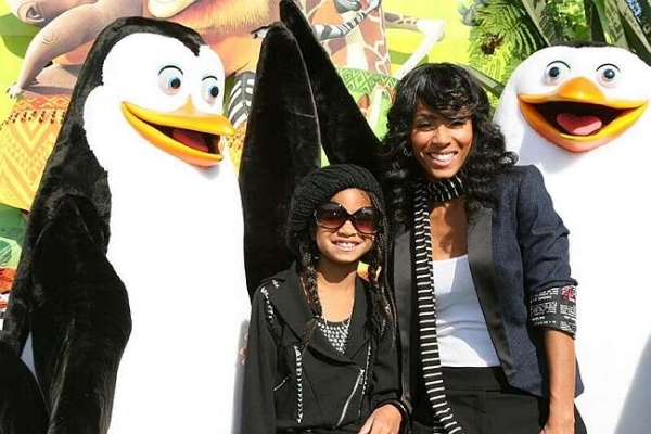 Jada Pinkett Smith and Willow Smith at event of Madagaskaras 2 (2008)