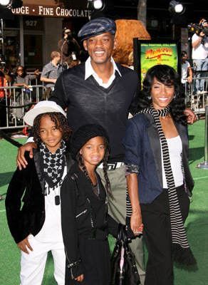 Will Smith, Jada Pinkett Smith, Jaden Smith and Willow Smith at event of Madagaskaras 2 (2008)