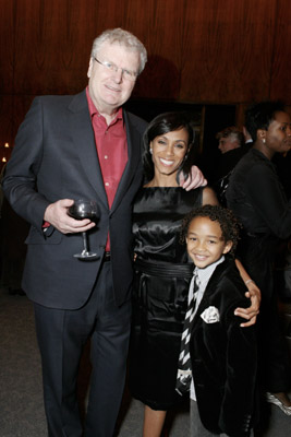 Jada Pinkett Smith, Howard Stringer and Jaden Smith at event of The Pursuit of Happyness (2006)