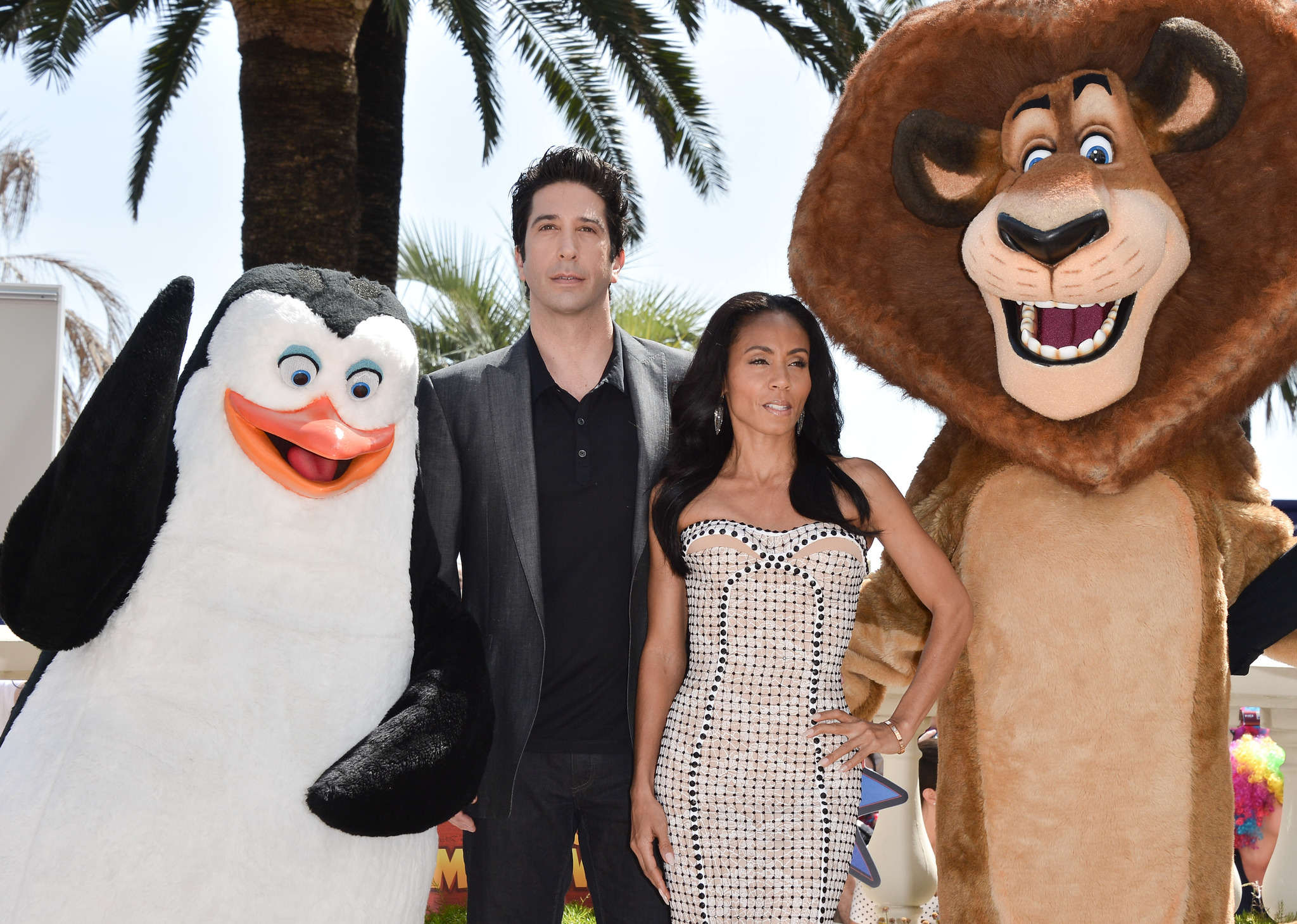 Jada Pinkett Smith and David Schwimmer at event of Madagaskaras 3 (2012)