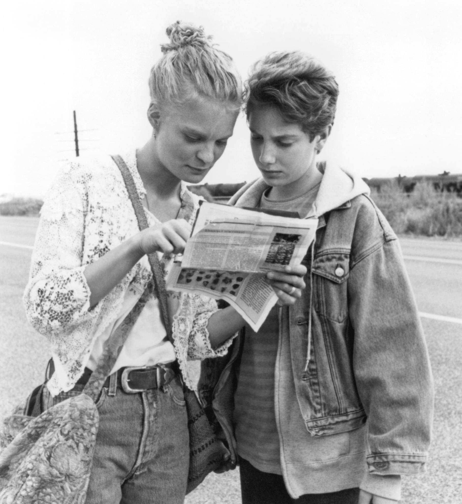 Still of Martha Plimpton and Jacob Tierney in Josh and S.A.M. (1993)