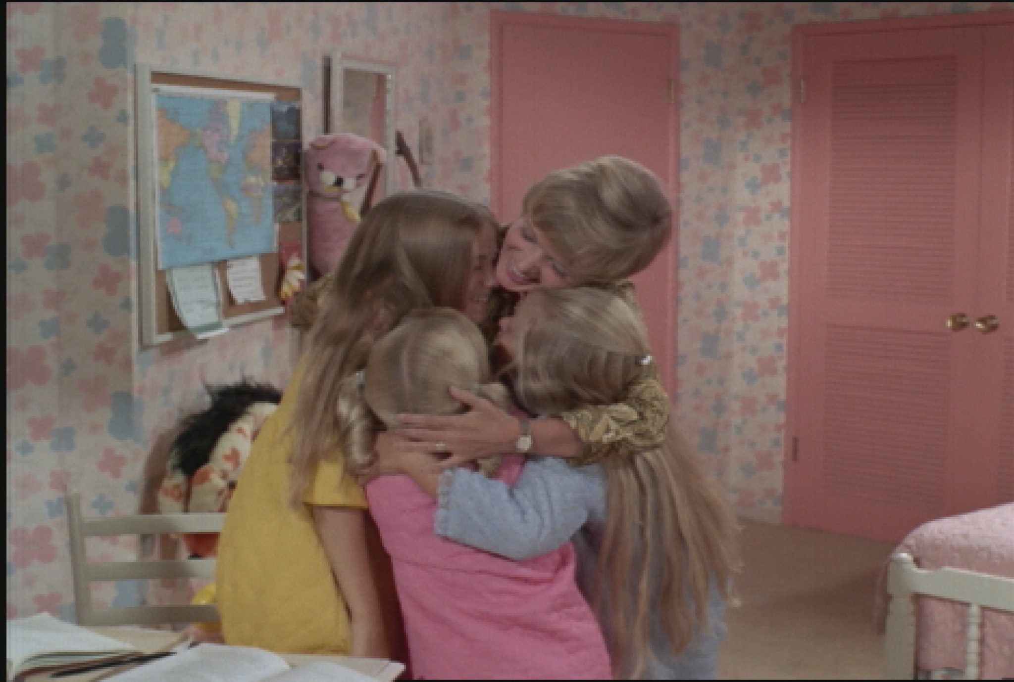 Still of Eve Plumb, Florence Henderson and Susan Olsen in The Brady Bunch (1969)