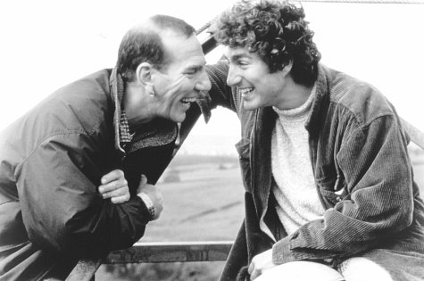 Still of Pete Postlethwaite and James Thornton in Among Giants (1998)
