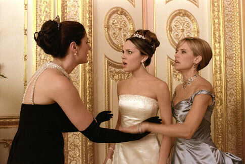 Still of Kelly Preston, Amanda Bynes and Anna Chancellor in What a Girl Wants (2003)