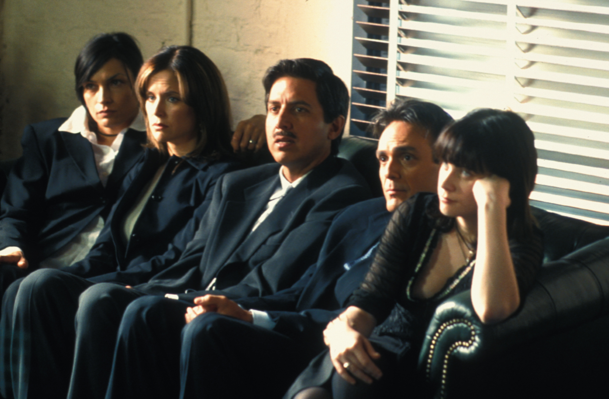 Still of Hank Azaria, Famke Janssen, Kelly Preston, Ray Romano and Zooey Deschanel in Eulogy (2004)