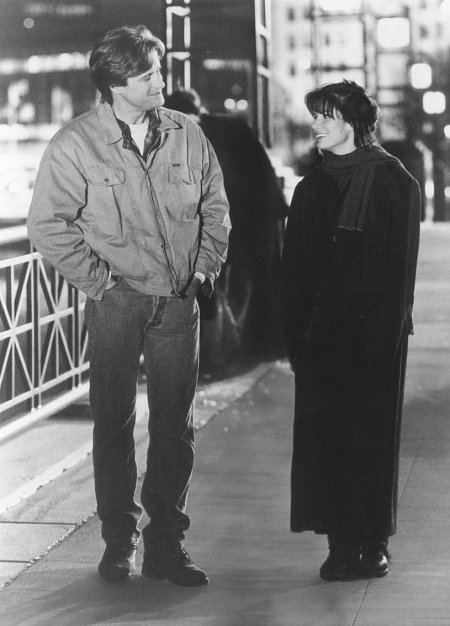 Still of Sandra Bullock and Bill Pullman in While You Were Sleeping (1995)