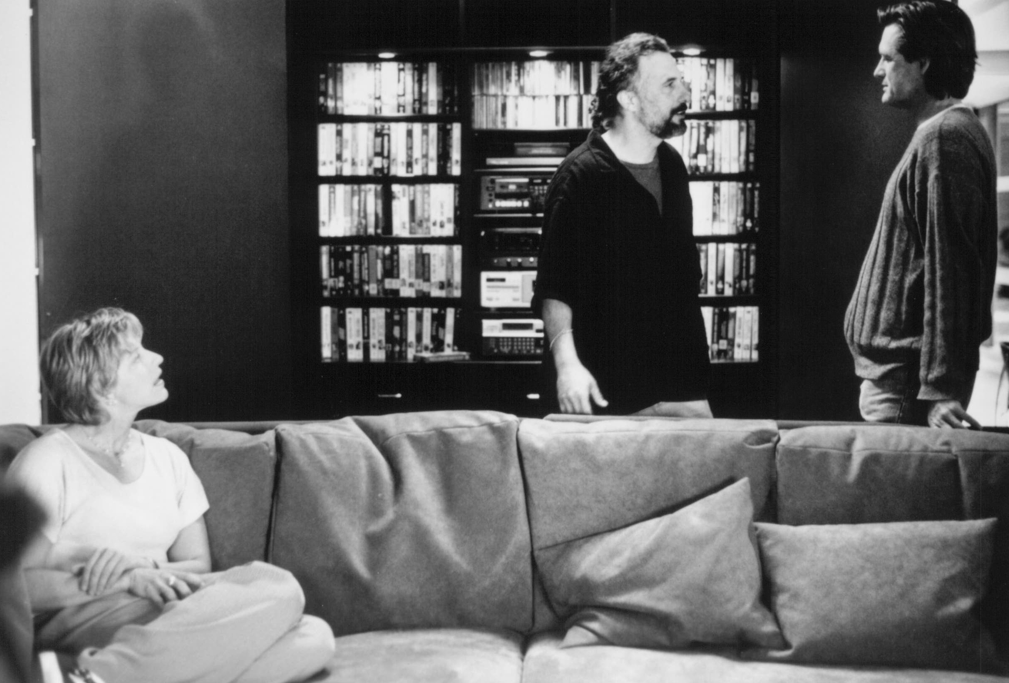 Still of Bill Pullman and Ellen DeGeneres in Mr. Wrong (1996)