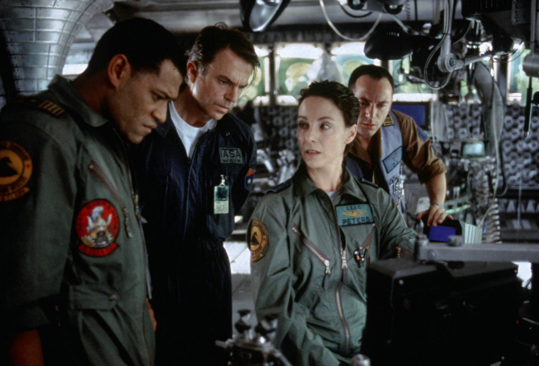 Still of Laurence Fishburne, Sam Neill, Kathleen Quinlan and Jason Isaacs in Event Horizon (1997)