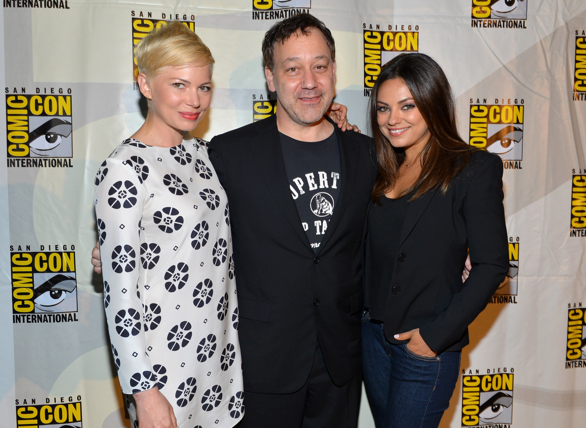 Sam Raimi, Mila Kunis and Michelle Williams at event of Ozas: didis ir galingas (2013)