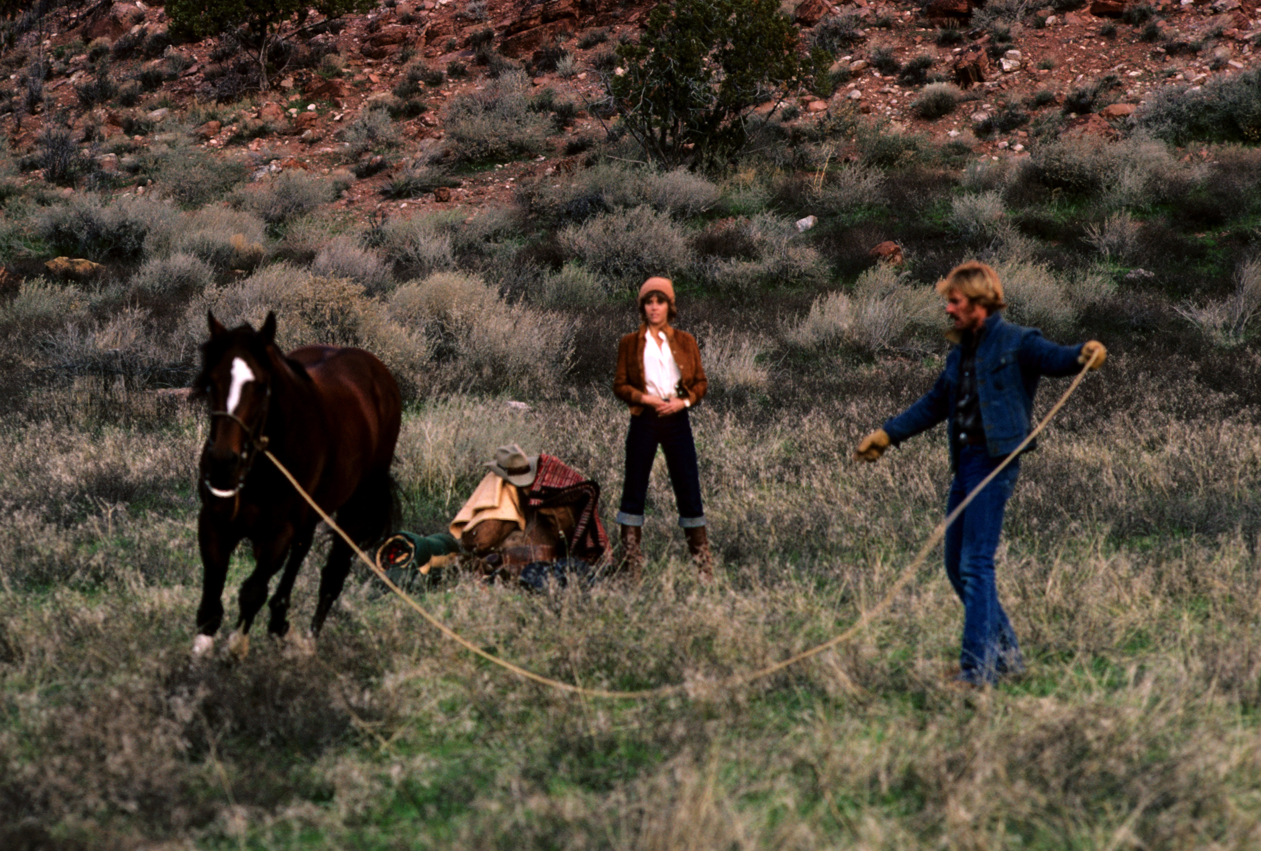 Still of Jane Fonda, Robert Redford and Sydney Pollack in The Electric Horseman (1979)
