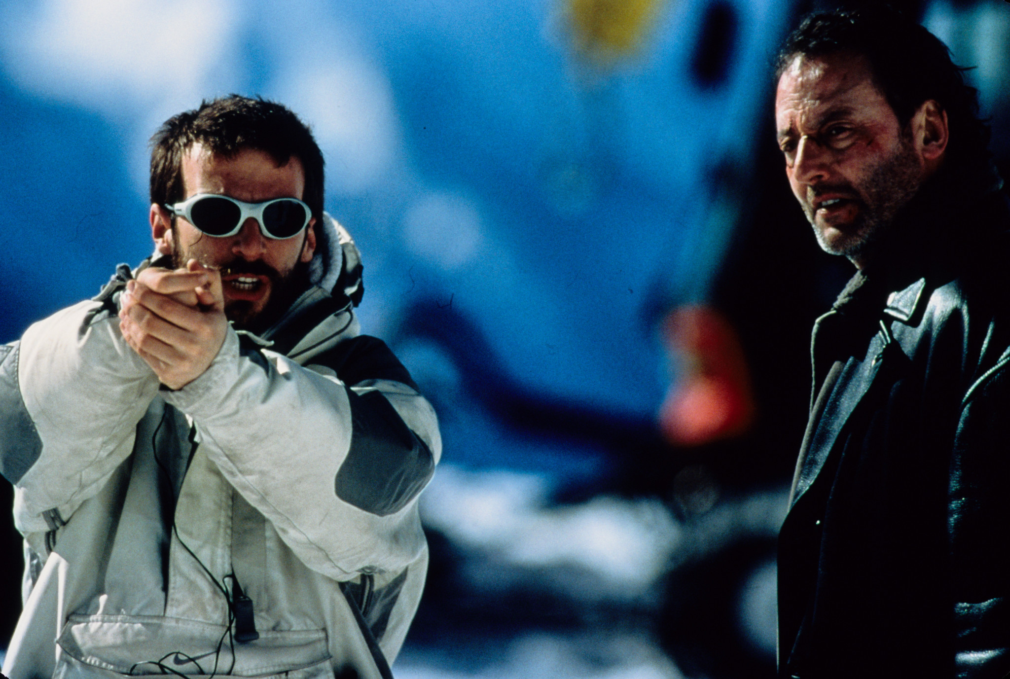 Jean Reno and Mathieu Kassovitz in Les rivières pourpres (2000)