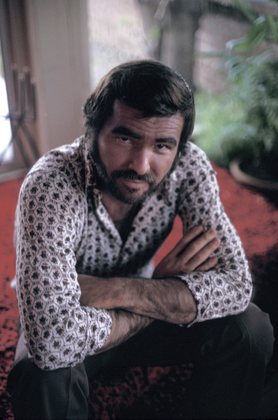 Burt Reynolds at his home in Beverly Hills, CA 1973 © 1978 David Sutton