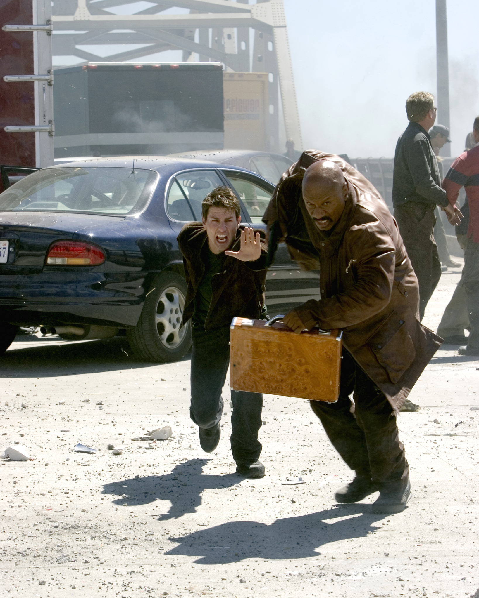 Still of Tom Cruise and Ving Rhames in Mission: Impossible III (2006)