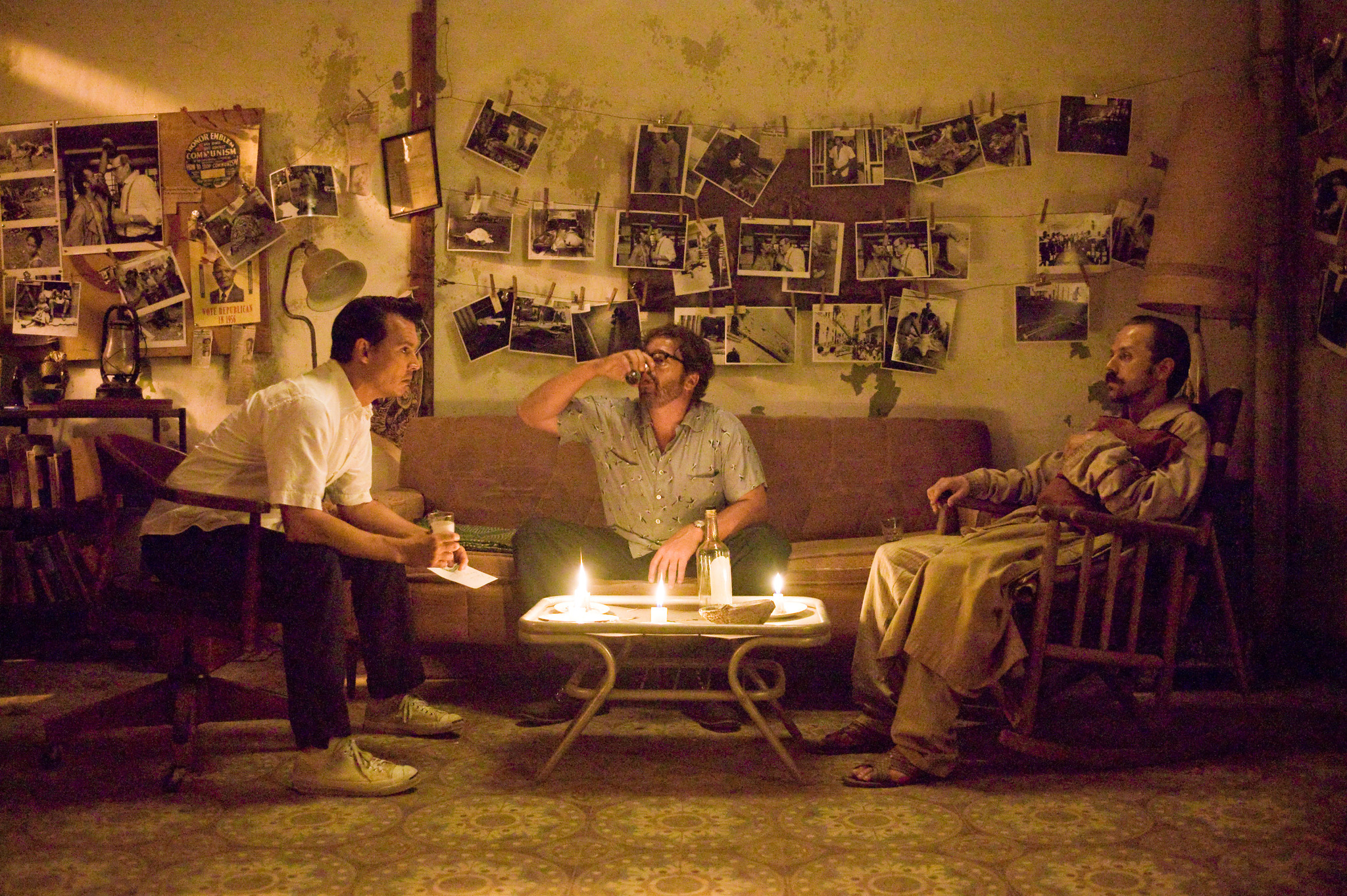 Still of Johnny Depp, Giovanni Ribisi and Michael Rispoli in Romo dienorastis (2011)