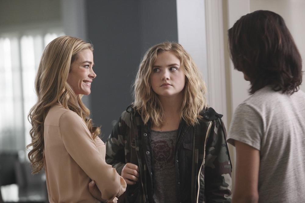 Still of Denise Richards, Avan Jogia and Maddie Hasson in Twisted (2013)