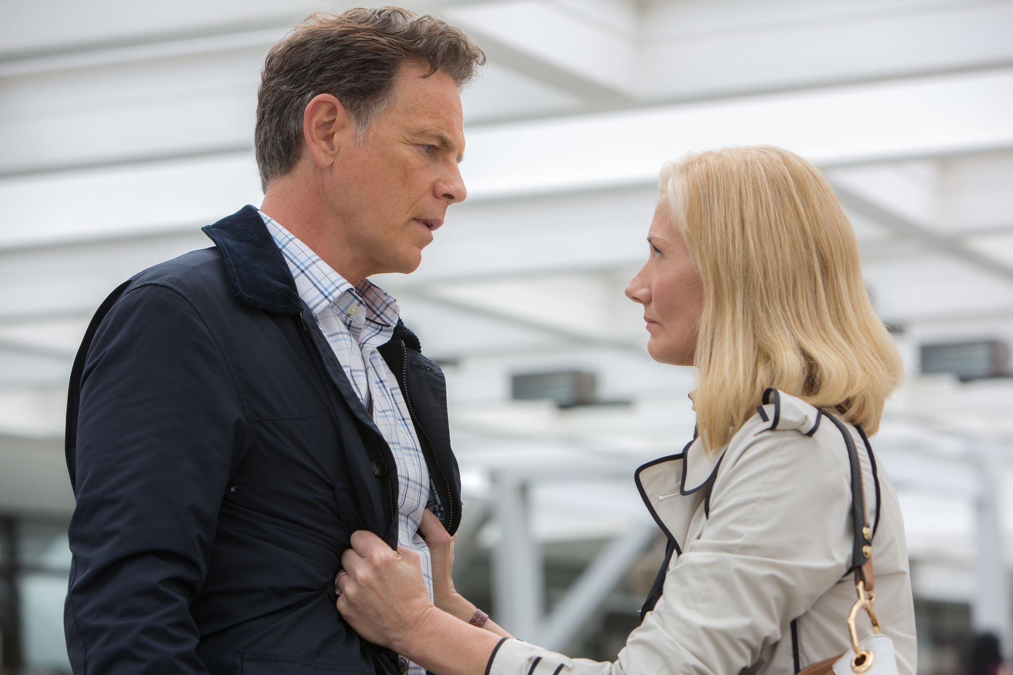 Still of Joely Richardson and Bruce Greenwood in Begaline meile (2014)