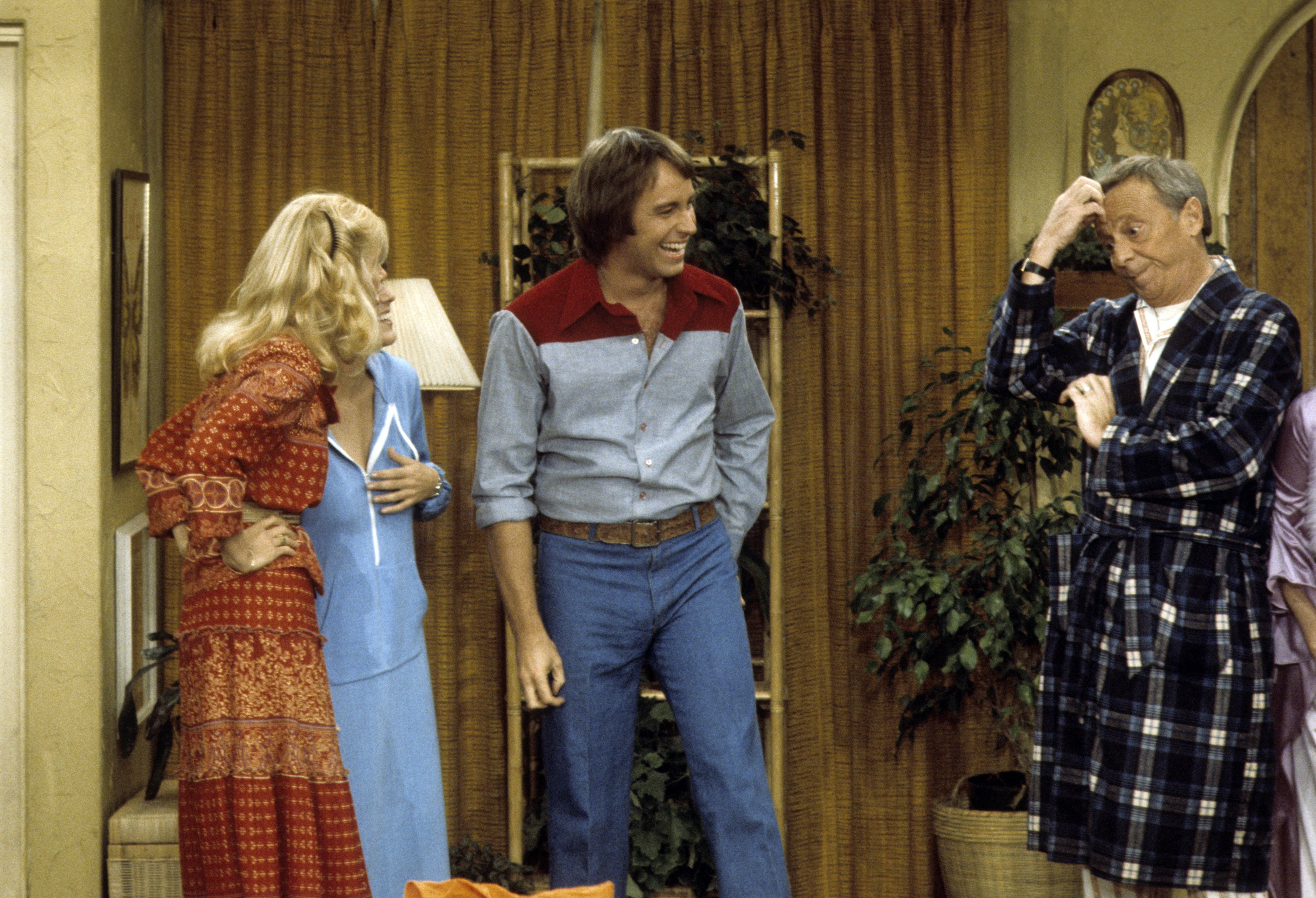 Still of John Ritter, Norman Fell, Suzanne Somers and Joyce DeWitt in Three's Company (1977)