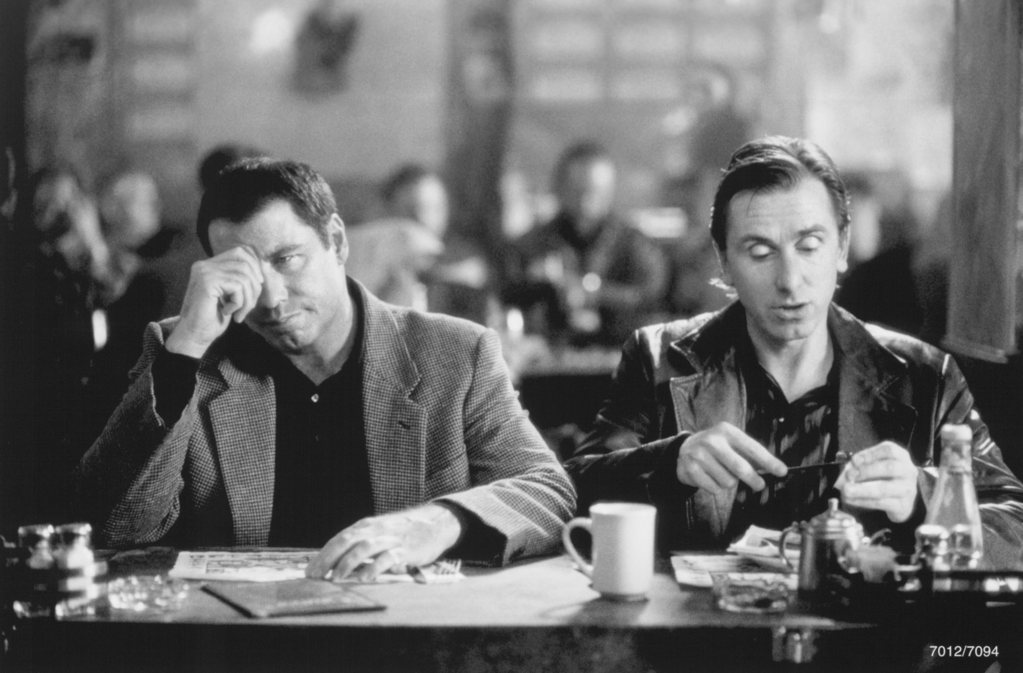 Still of John Travolta and Tim Roth in Lucky Numbers (2000)