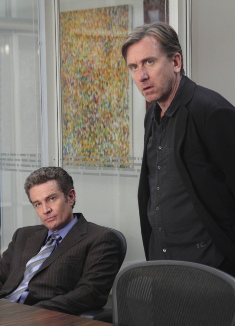 Still of Tim Roth and James Marsters in Melo teorija (2009)