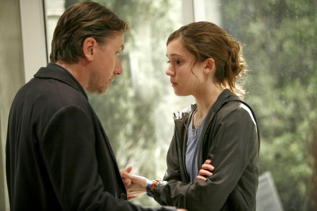 Still of Tim Roth and Hayley McFarland in Melo teorija (2009)