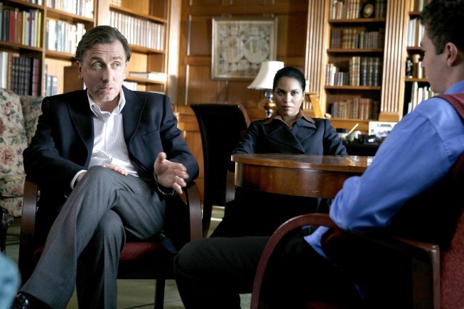 Still of Tim Roth and Monica Raymund in Melo teorija (2009)